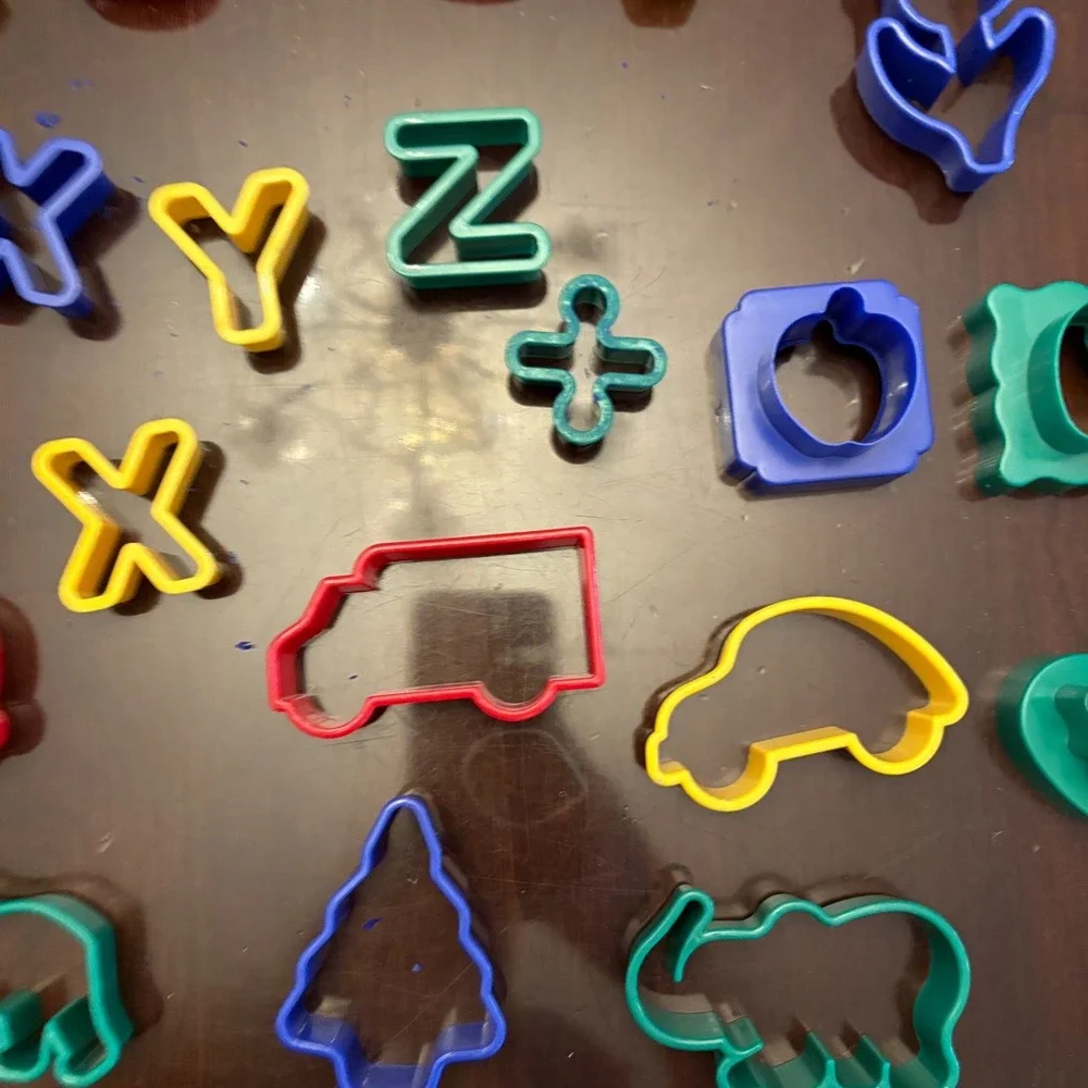 Lakeshore‎ Learning Dough Cutters Bucket 53 pieces Alphabet Numbers Shapes RA188